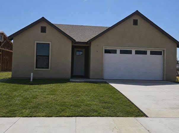 933 E Seeger Avenue, Visalia, CA 93292
