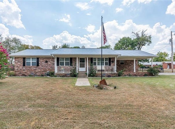 53 W Grove ST, Magazine, AR 72943