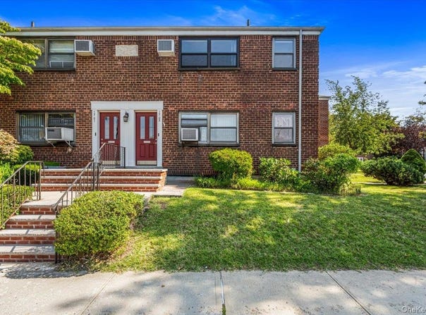 17-03 Utopia Parkway, Whitestone, NY 11357