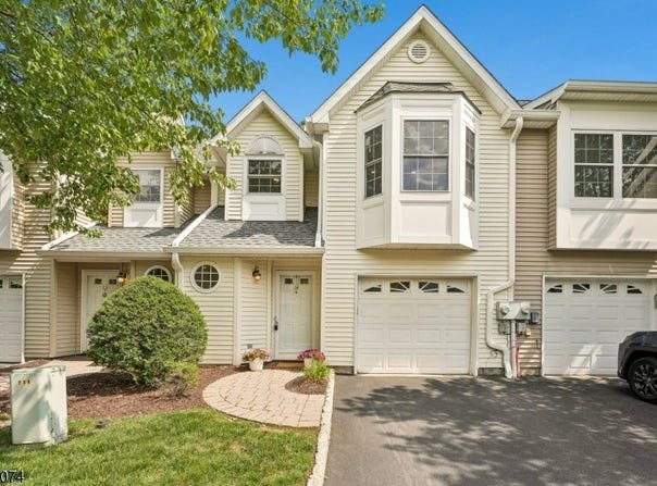 14 Helen Way, Berkeley Heights Twp., NJ 07922-1542
