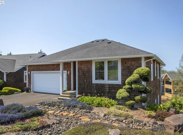 2165 SKYLINE Dr, Seaside, OR 97138