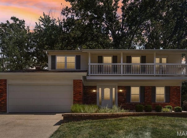 70 Breezeview Drive, Ballwin, MO 63021