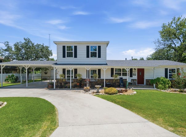 206 E North Street, Aubrey, TX 76227