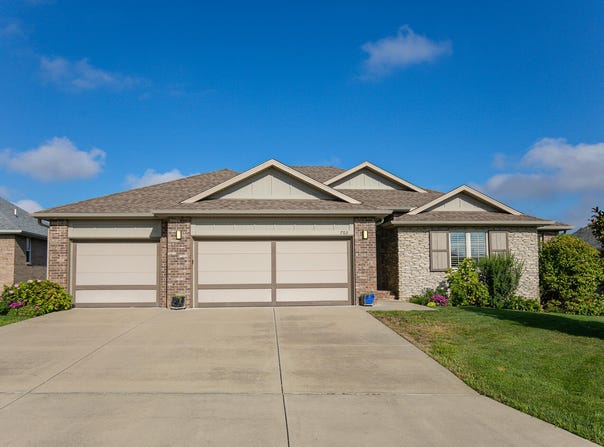 703 N Fox Hill Circle, Nixa, MO 65714