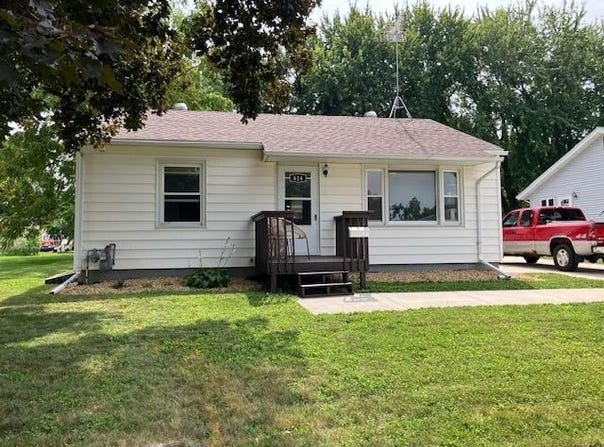 614 9th Avenue SE, Waseca, MN 56093