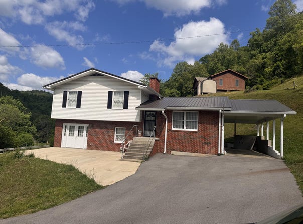 21 Pack Castle Road, Wayland, KY 41666