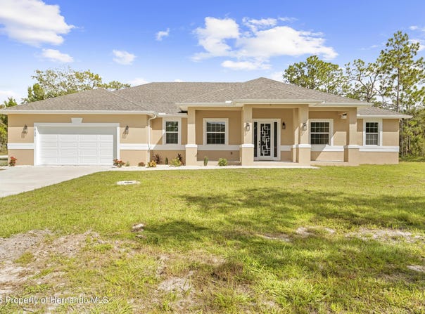 18130 Parrot Road, Weeki Wachee, FL 34614