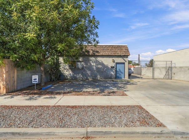 208 E 4th Street, Hanford, CA 93230