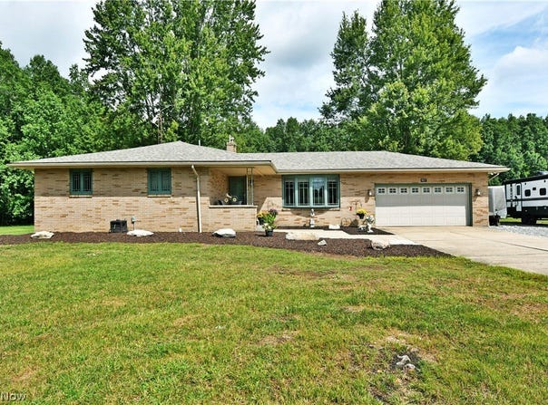 907 Center Street E, Warren, OH 44481