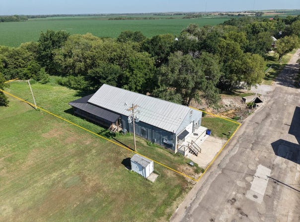 119 N Railroad Ave, Glasco, KS 67445