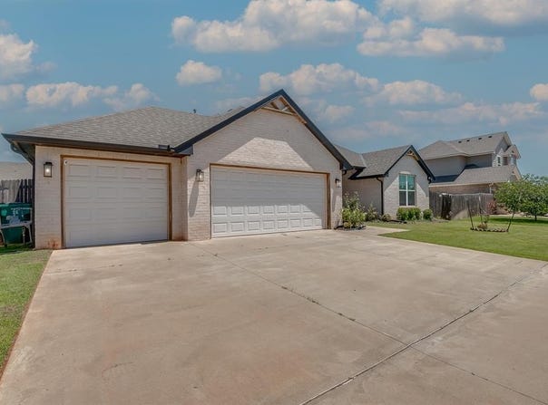 11017 SW 32nd Street, Yukon, OK 73099