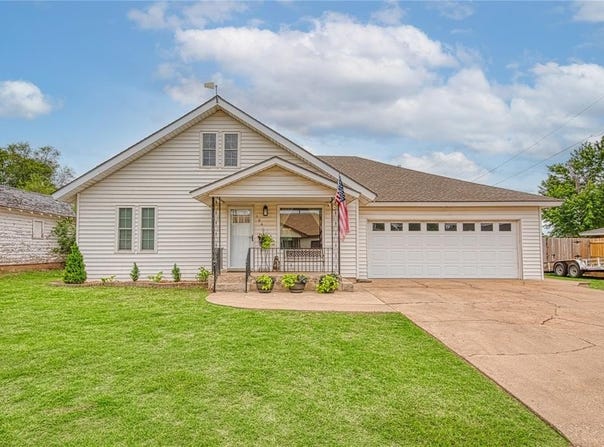 104 W UNION Avenue, Corn, OK 73024