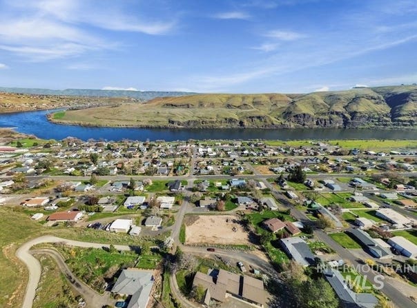 321 Pierce St., Asotin, WA 99402