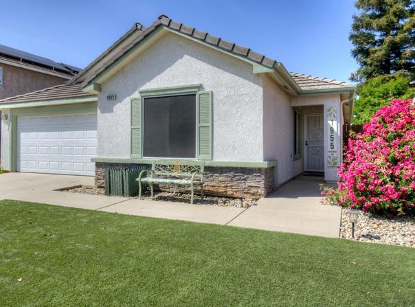 1955 Backowski Avenue, Clovis, CA 93611
