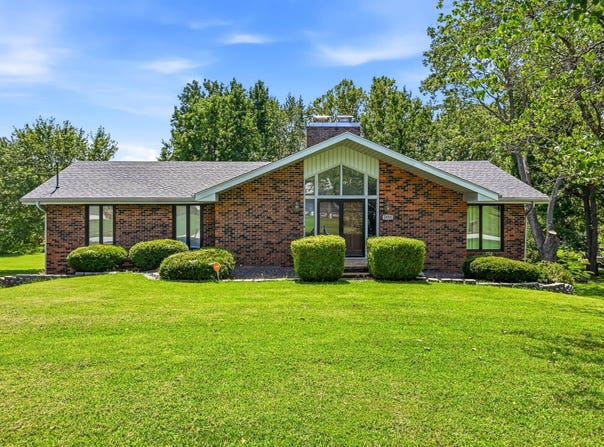 1050 E Camorene Street, Springfield, MO 65803