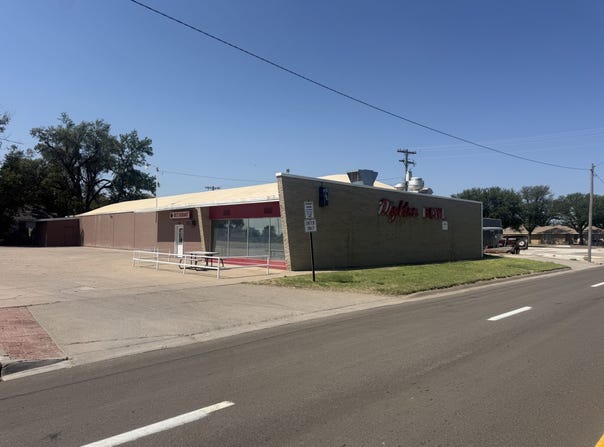 530 E Long St, Dighton, KS 67839