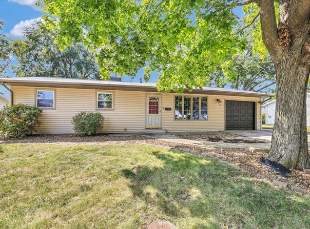 525 Orchard Lane, Arthur, IL 61911
