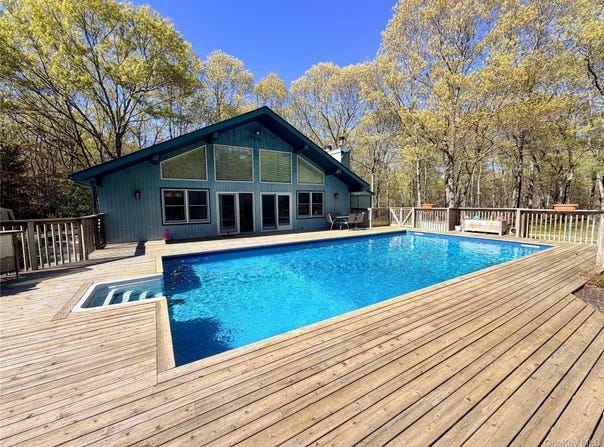 43B Old Squires Road, Hampton Bays, NY 11946