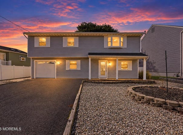 4 Harbor View Lane, Toms River, NJ 08753