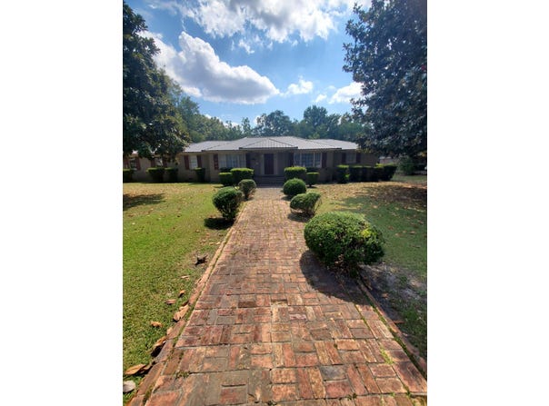 122 W Boyce Street, Manning, SC 29102