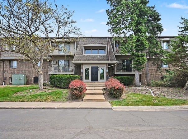 108 E BAILEY Road, Naperville, IL 60565