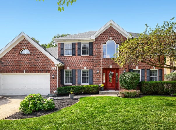 914 Willow Creek Road, West Chicago, IL 60185