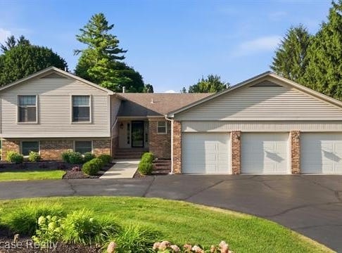 3260 Ravinewood Drive, Commerce Twp, MI 48382