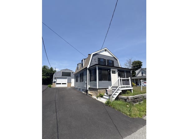 11 Boylston St, Acushnet, MA 02743