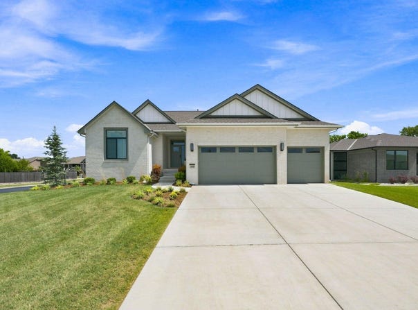 2602 N Emerald Ct, Andover, KS 67002