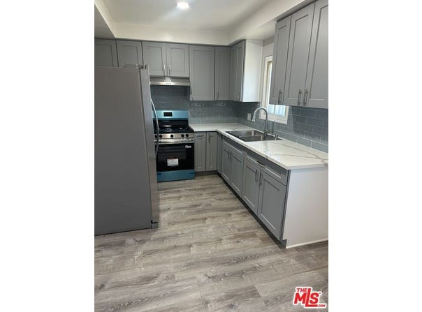 711 Larch St, Inglewood, CA 90301