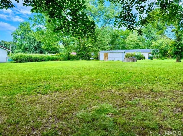 320 Quaker Avenue, Houston, MO 65483