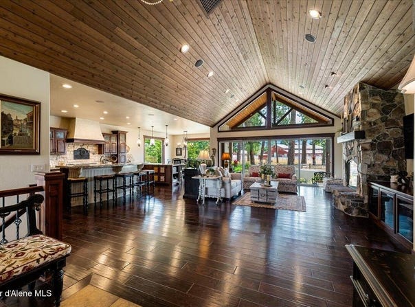 11042 N Cattle Dr, Hayden, ID 83835