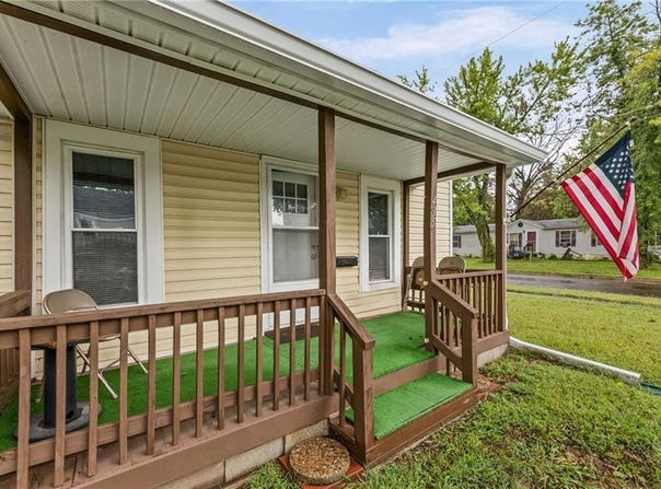 435 S 4th Street, Iola, KS 66749