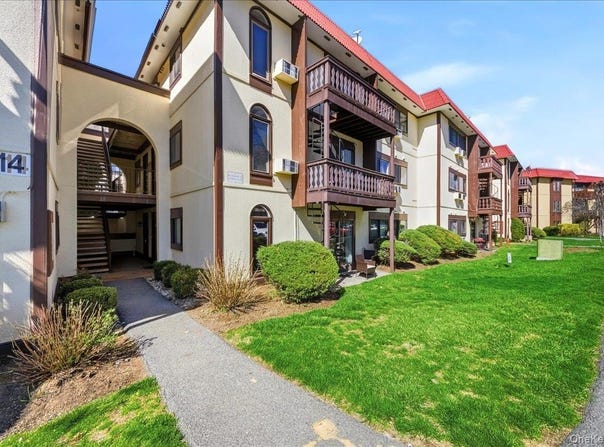 14 Granada Crescent, White Plains, NY 10603