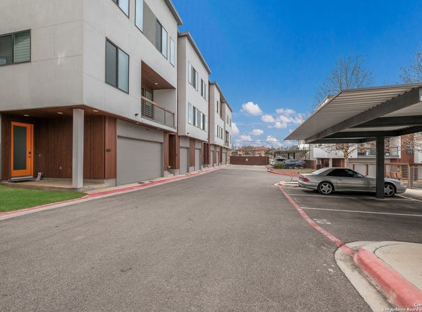 102 Tendick, San Antonio, TX 78209