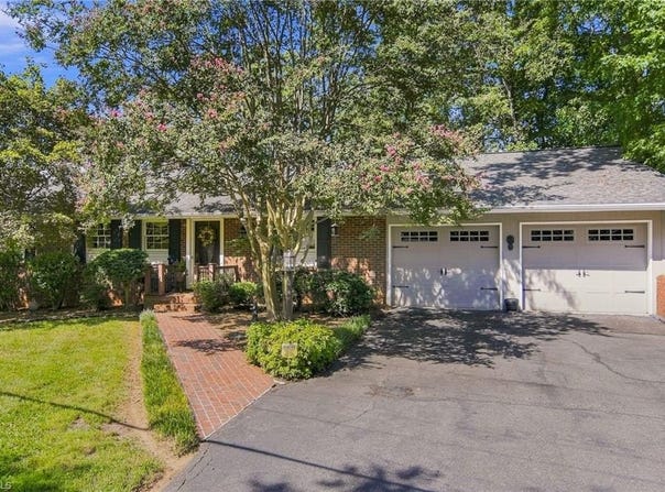 4207 Mashie Drive, Pfafftown, NC 27040