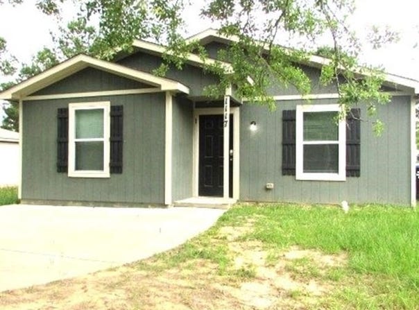 1117 E Birdsong St, Longview, TX 75602