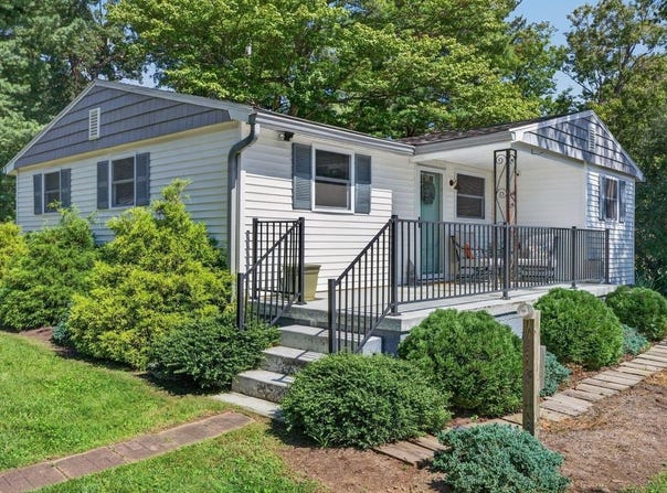 366 HERMITAGE RD, STAUNTON, VA 24401