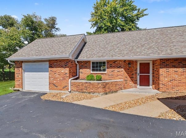 1017 Pocono Trail, Ballwin, MO 63021