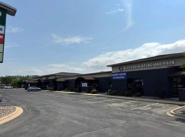 1600 N CASALOMA Drive, APPLETON, WI 54913-8245