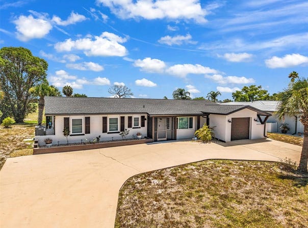 82 ROTONDA Circle, ROTONDA WEST, FL 33947