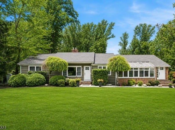 35 Mercier Pl, Berkeley Heights Twp., NJ 07922-2433