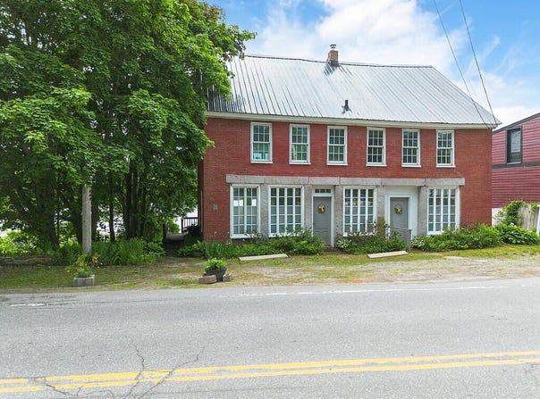 14 Main Street, Mount Vernon, ME 04352