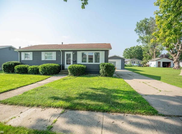 1502 E Oak Street, Algona, IA 50511