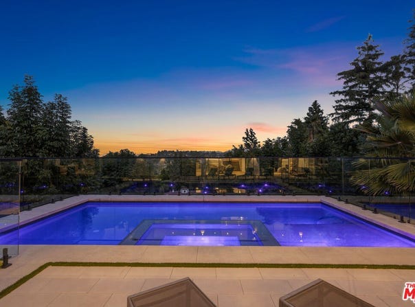 16800 Oak View Dr, Encino, CA 91436
