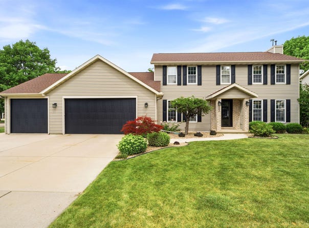 1502 E CRANBERRY Drive, APPLETON, WI 54915
