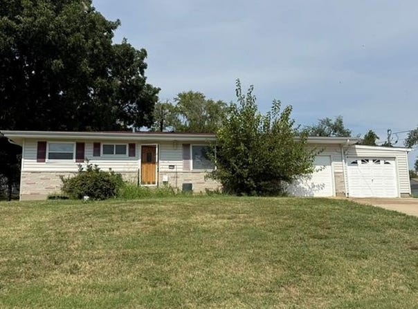 1532 Kingsway Drive, Arnold, MO 63010