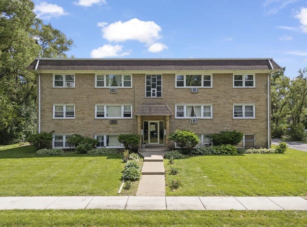 255 E OAK Street, Addison, IL 60101