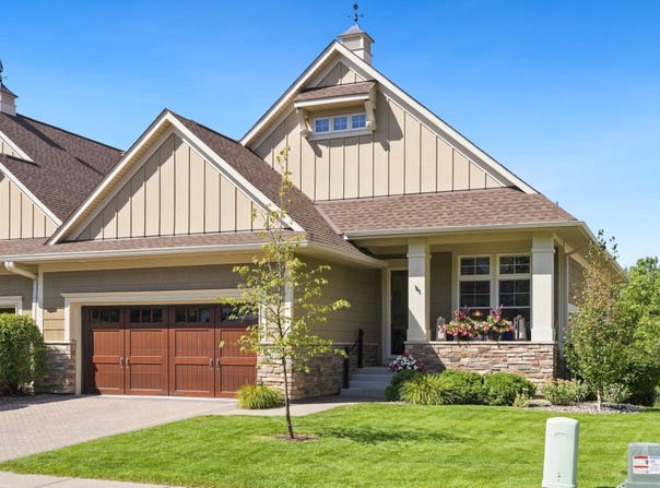 8752 Lake Riley Drive, Chanhassen, MN 55317