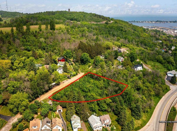 W 10th St, Duluth, MN 55806